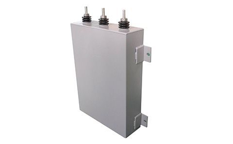 電容器的容量大小與什么有關(guān)？為什么？